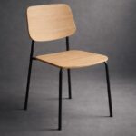 silla de madera y caño