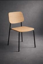 silla de madera y caño