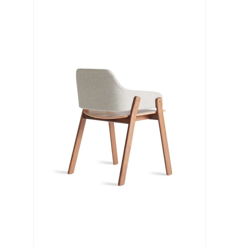 Silla tapizada asiento de madera solred atras